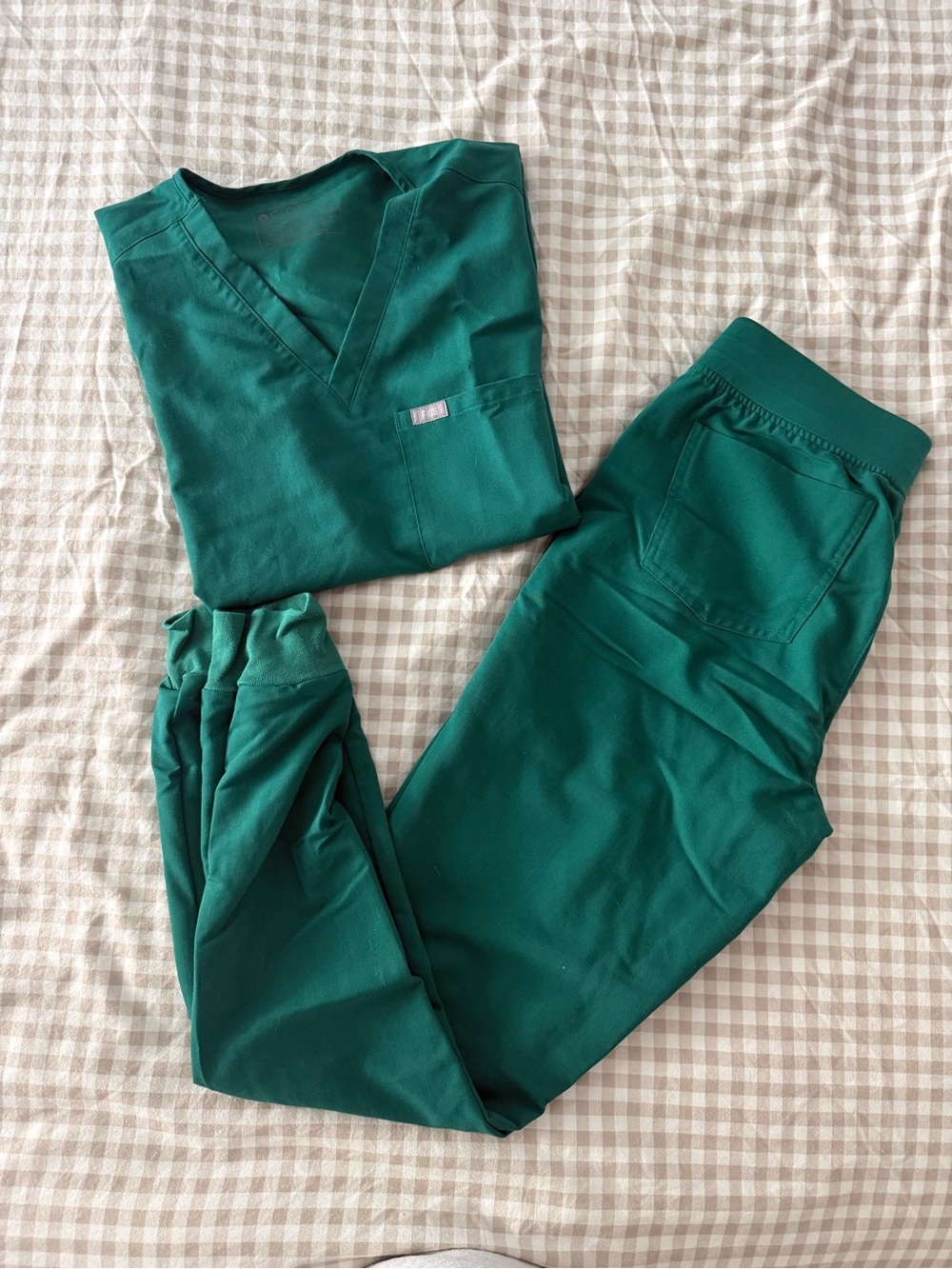 Figs Women's Emerald Green Scrub Top and Jogger Pants